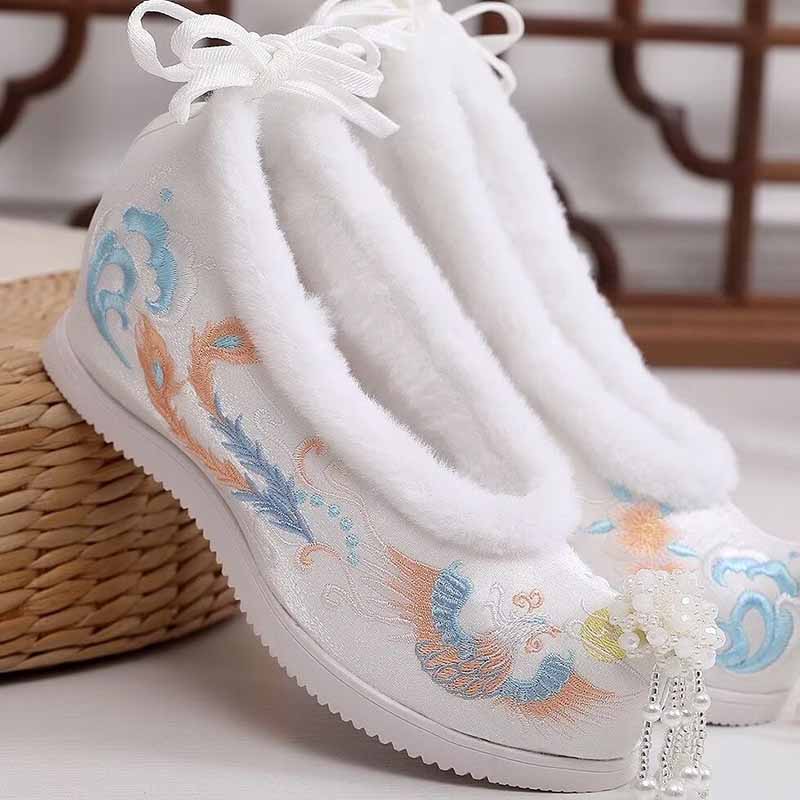 Embroidery Shoes - รองเท้าฮันฟูฤดูหนาวสำหรับผู้หญิง รองเท้าปักลายจีนโบราณ ไซส์ใหญ่ อุ่น สีแดงขาว รองเท้าปักลายวินเทจ