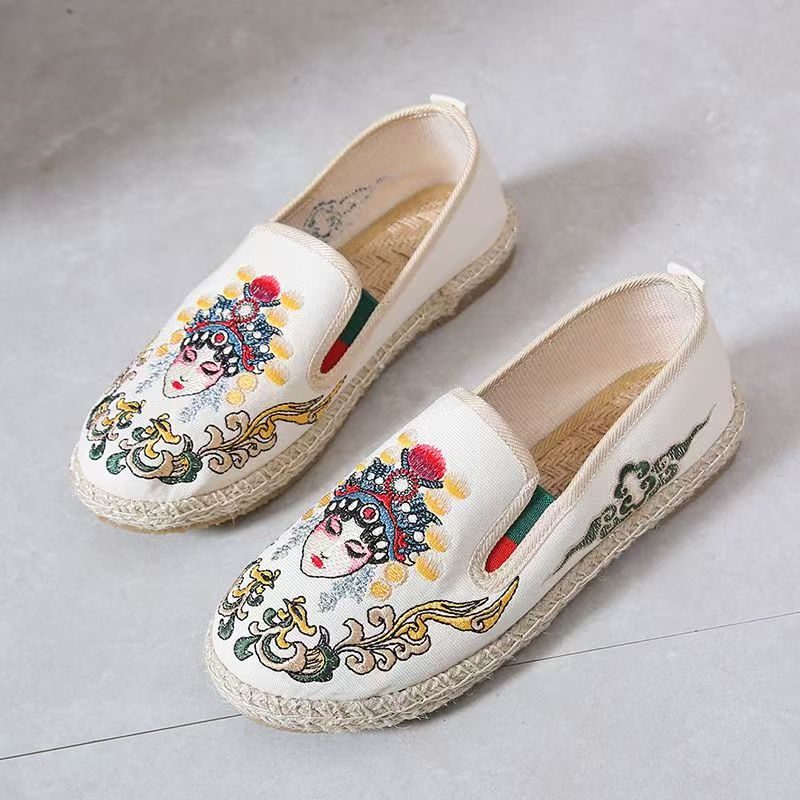 Embroidery Shoes - รองเท้าผู้หญิงพื้นเรียบปักลายผ้า สำหรับฤดูใบไม้ผลิและฤดูใบไม้ร่วง พื้นนุ่ม หัวกลม แบบสวม ไม่มีส้น