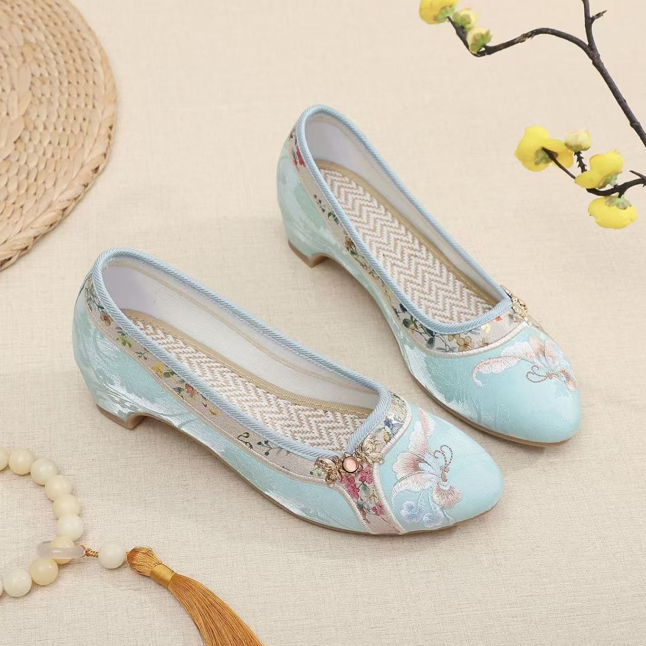 รองเท้าสตรีส้นเตี้ยปักลายกี่เพ - Embroidery Shoes บทวิจารณ์และราคา
