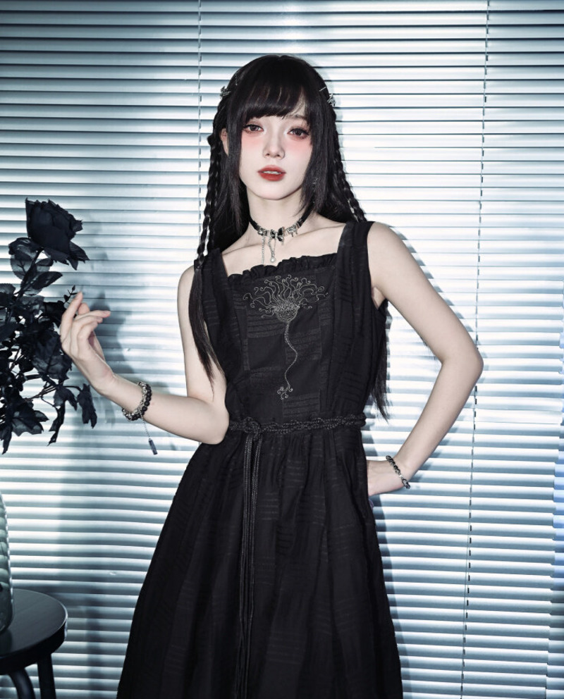 ชุดเดรสปักลายคริโนอยด์สีดำสองช - Embroidery Dress บทวิจารณ์และราคา