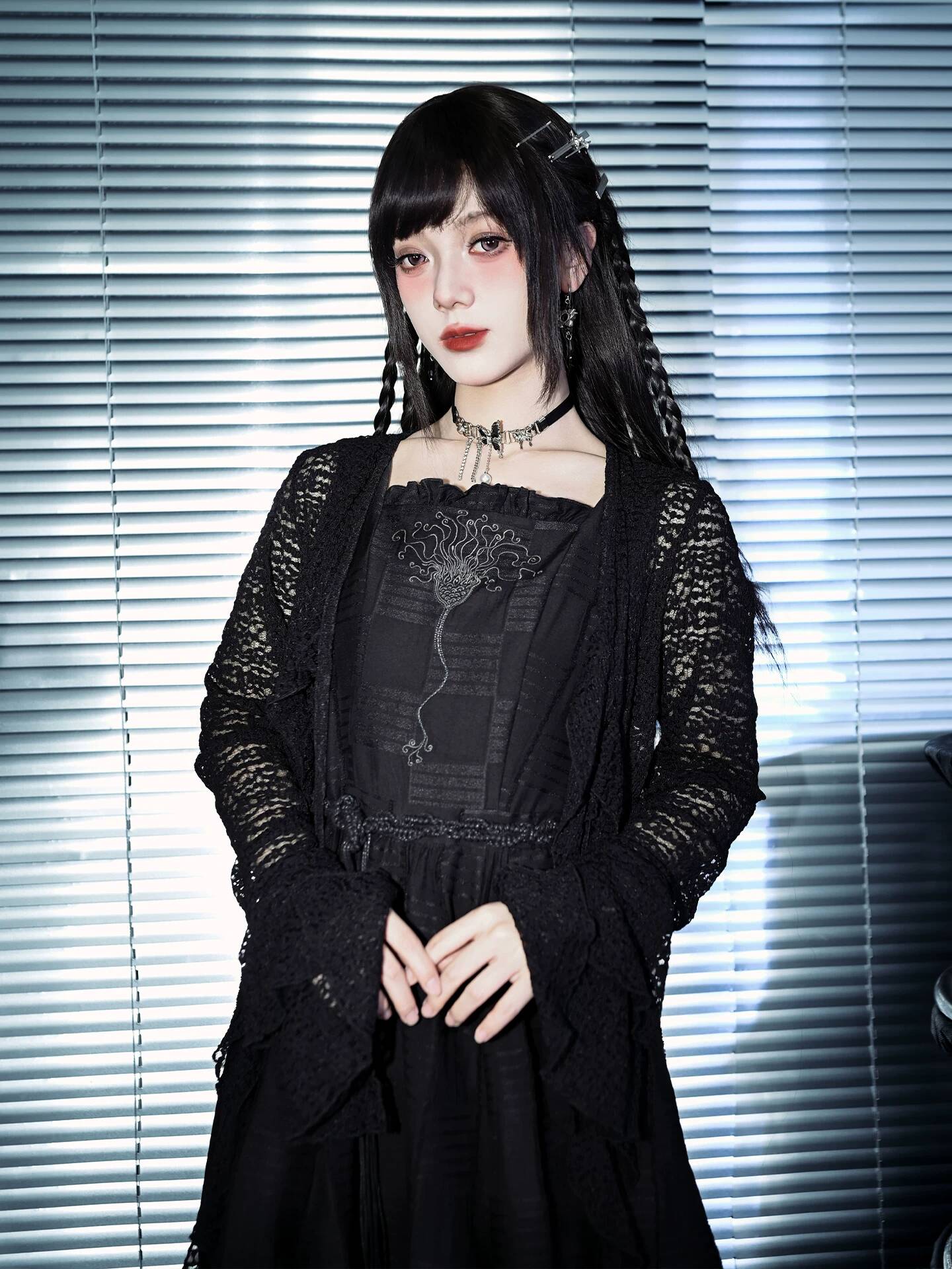 ชุดเดรสปักลายคริโนอยด์สีดำสองช - Embroidery Dress บทวิจารณ์และราคา
