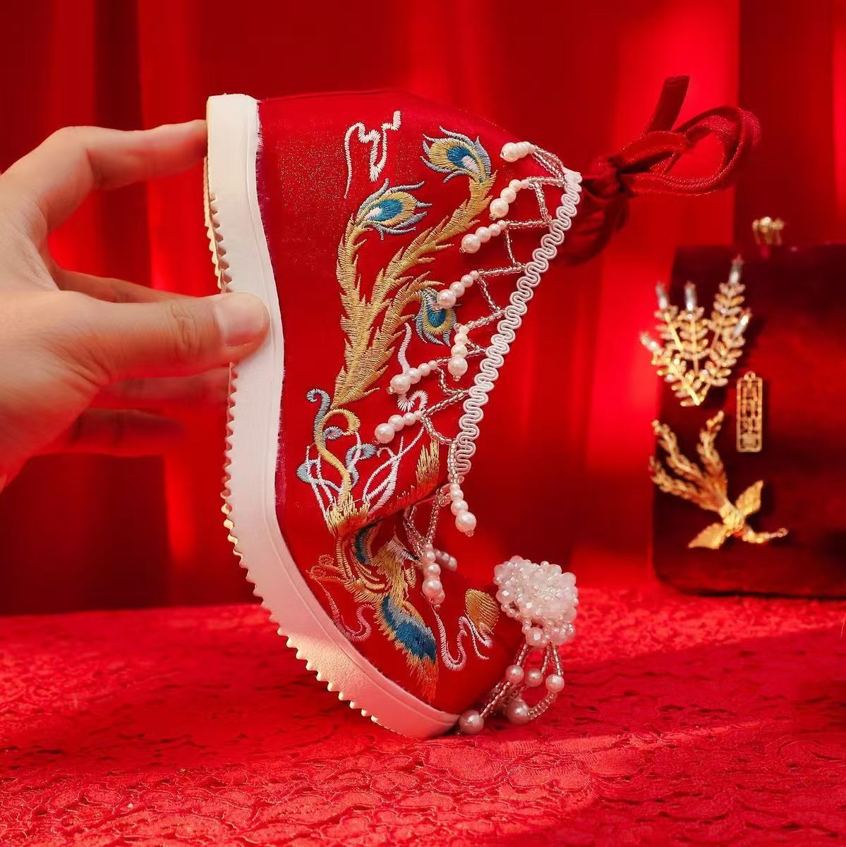 รองเท้าแต่งงานผู้หญิงสีแดงปักล - Embroidery Shoes บทวิจารณ์และราคา
